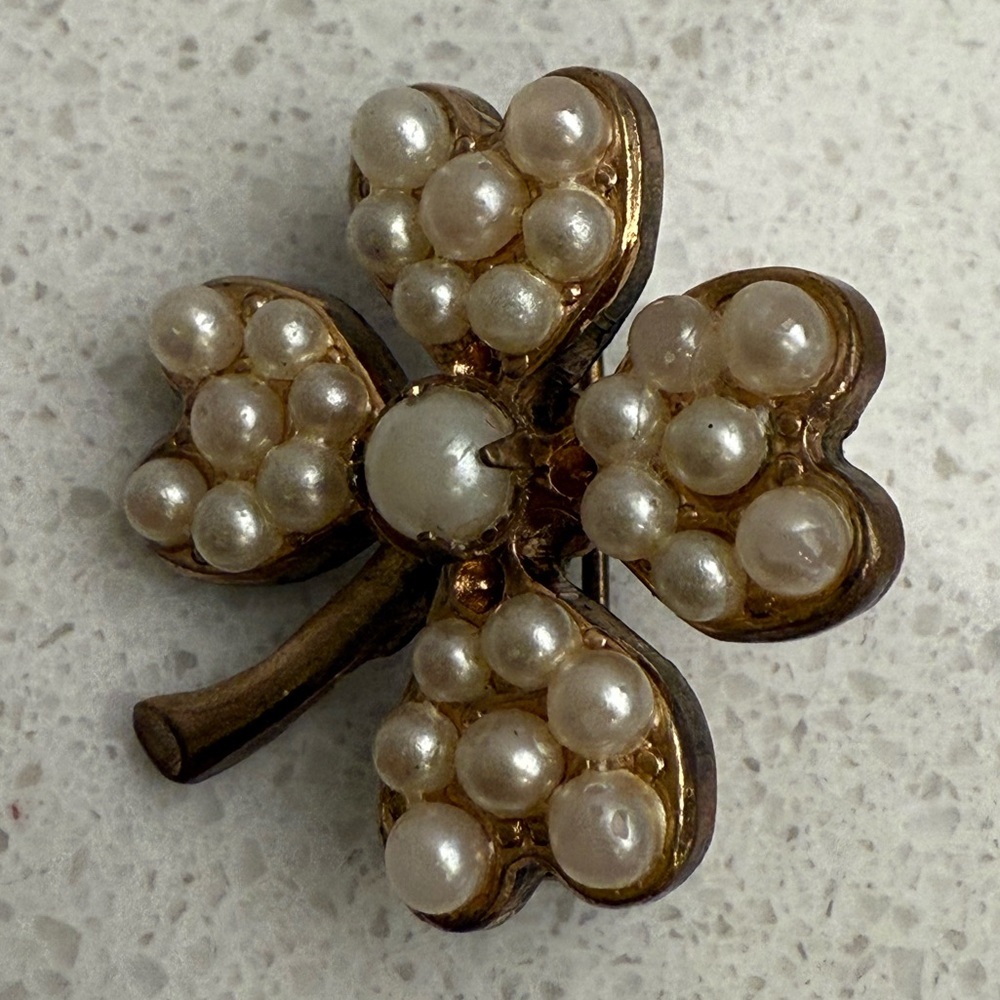 Vintage Four Leaf Clover Brooch Pin Gold Tone Faux Pearls - Picture 6 of 8